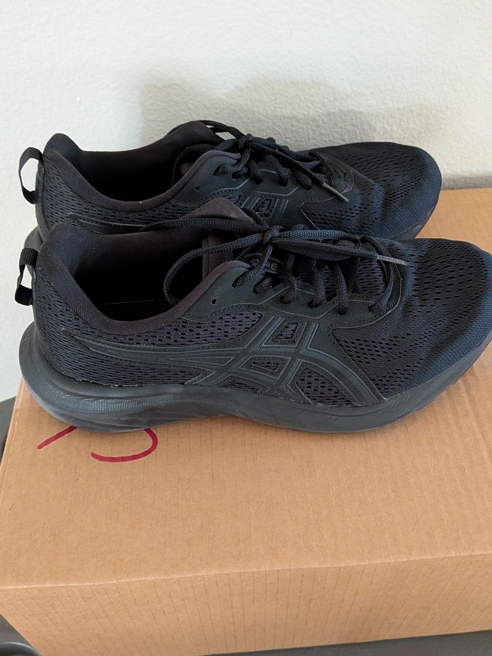 Men's Black Asics Running Sneakers - All-Black Athletic Trainers
